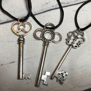 🗝 Set of 3 ✨ Keys To Your Heart Antique Silver